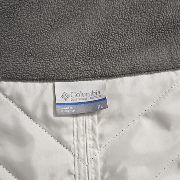 Women's Columbia White and Gray Quilted Vest - Picture 8 of 10